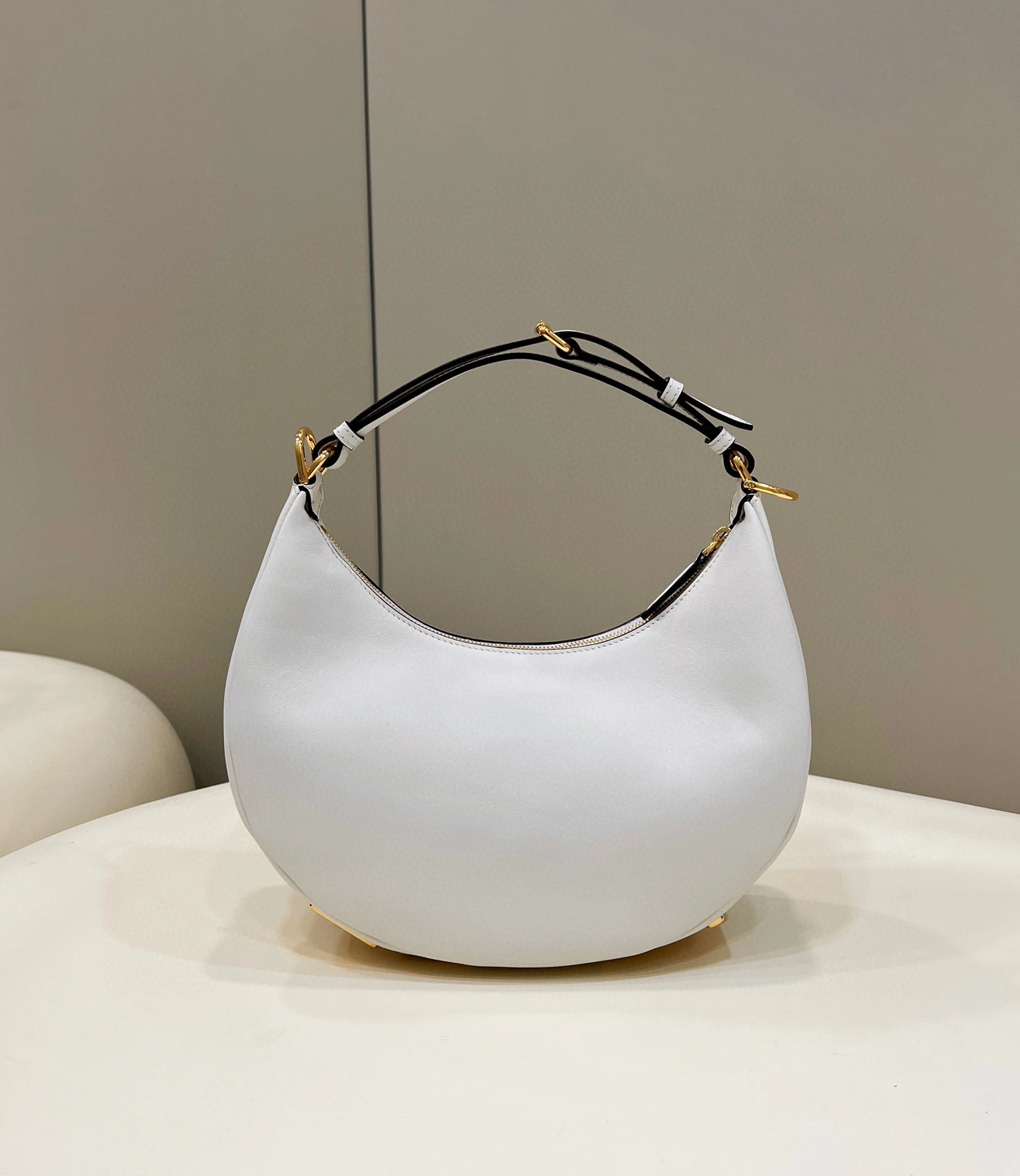 MOMO- graphy item:B-B202C1407T