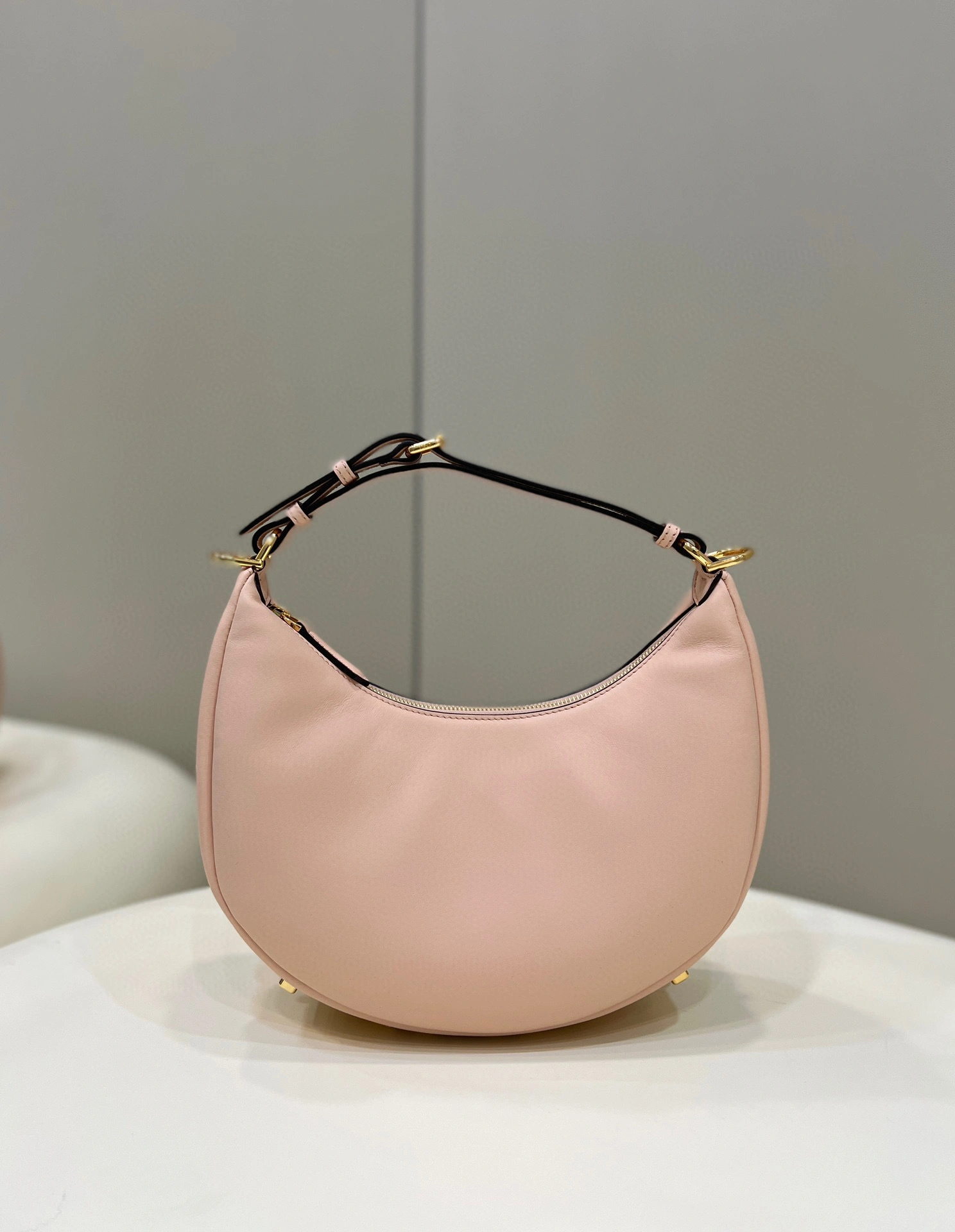 MOMO- graphy item:B-B202C1408T