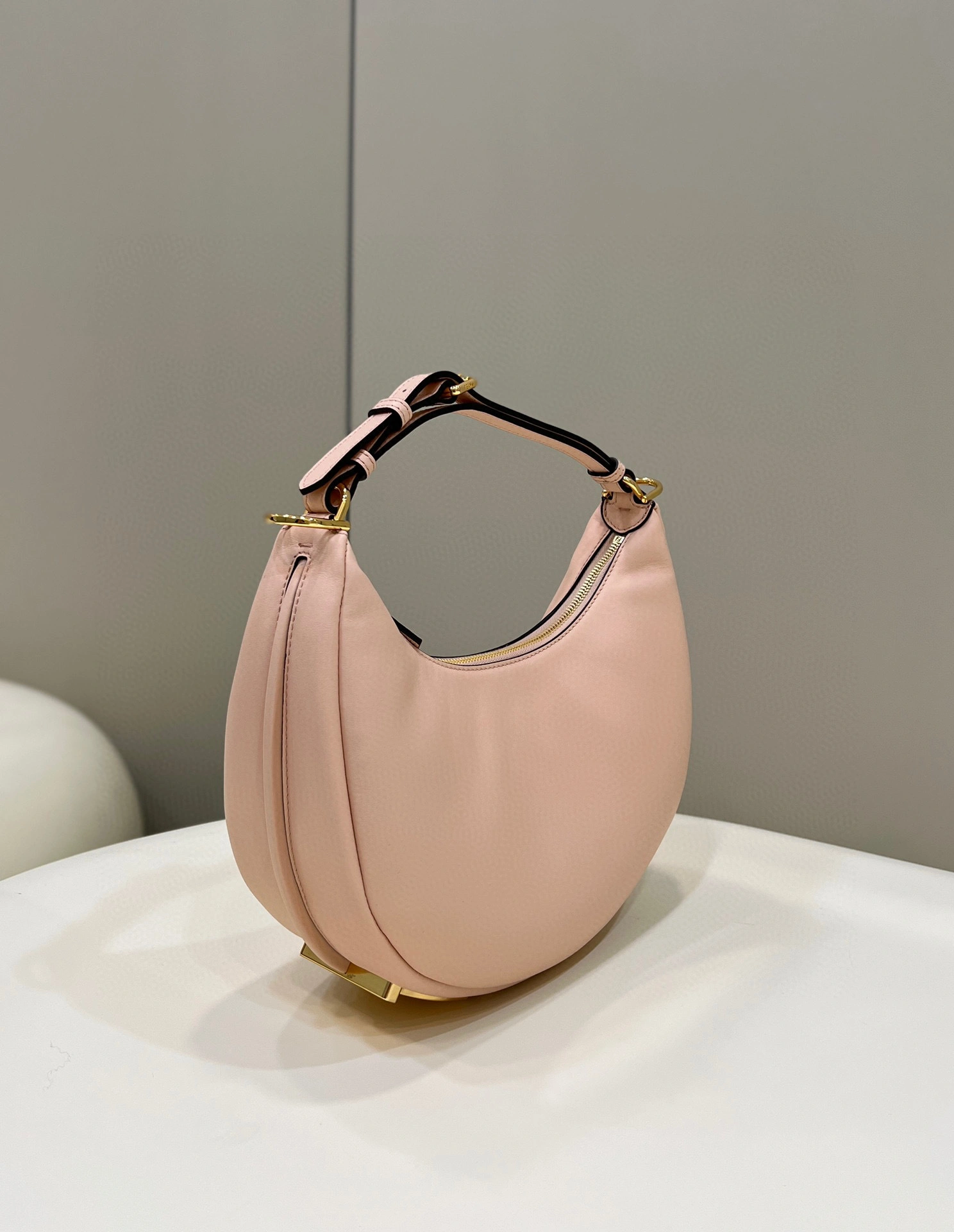 MOMO- graphy item:B-B202C1408T