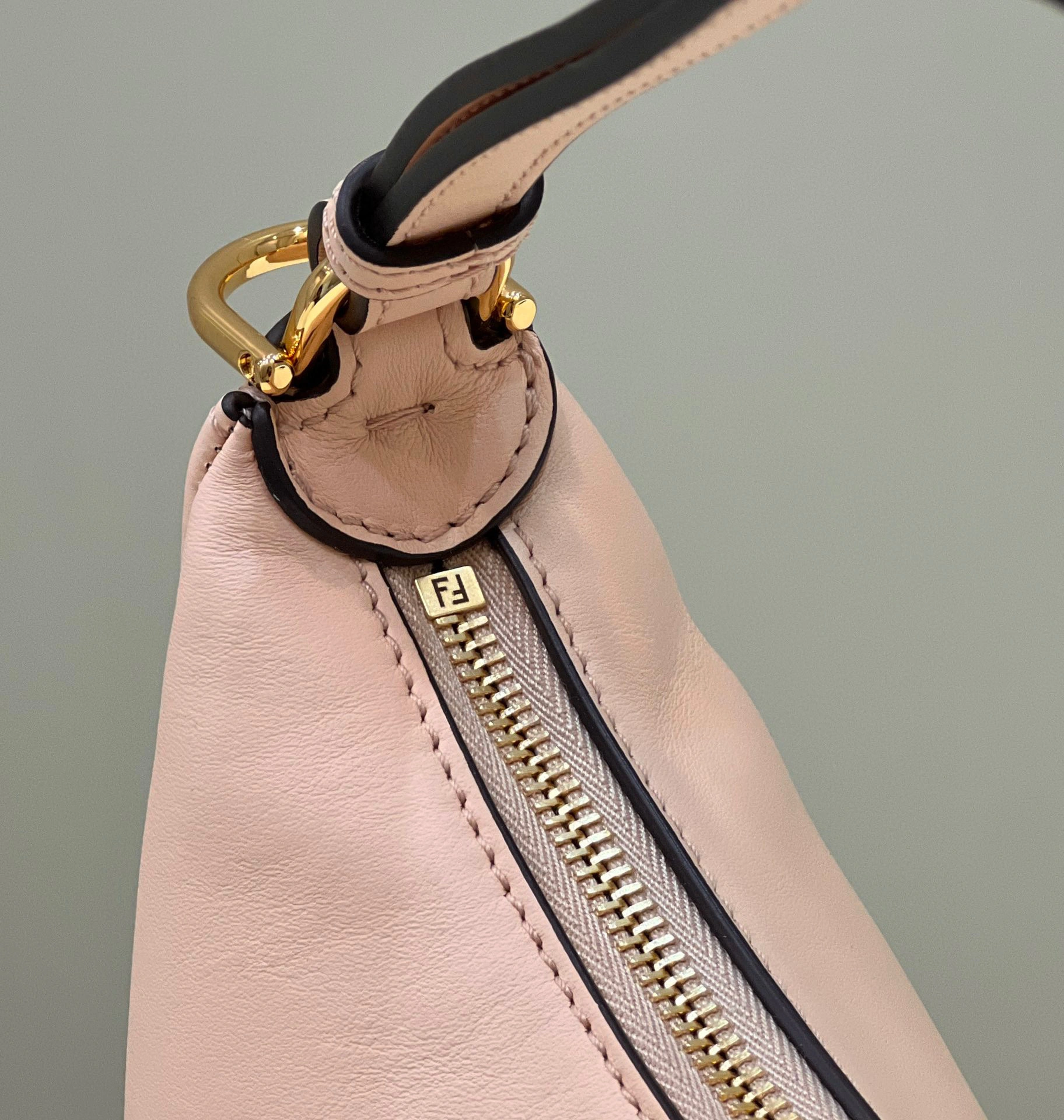 MOMO- graphy item:B-B202C1408T