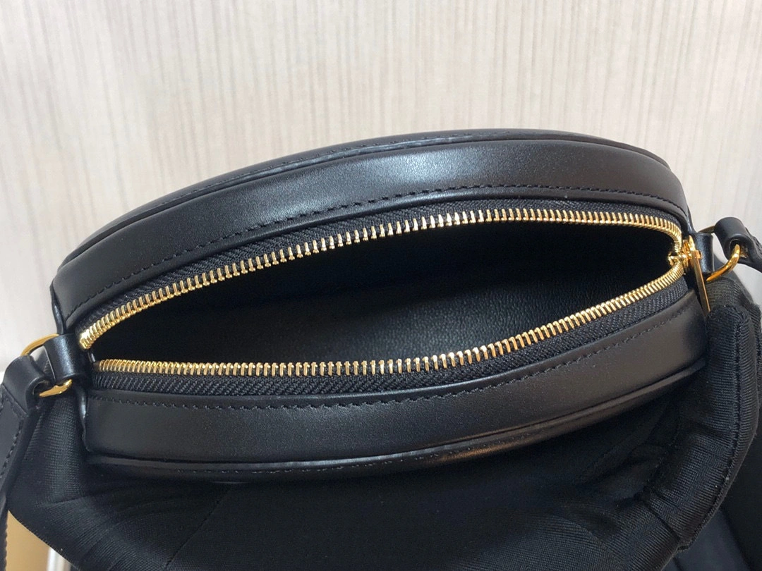 MOMO- high quality version 10I703DPQ-38NO cowhide item：B-B236J1907C