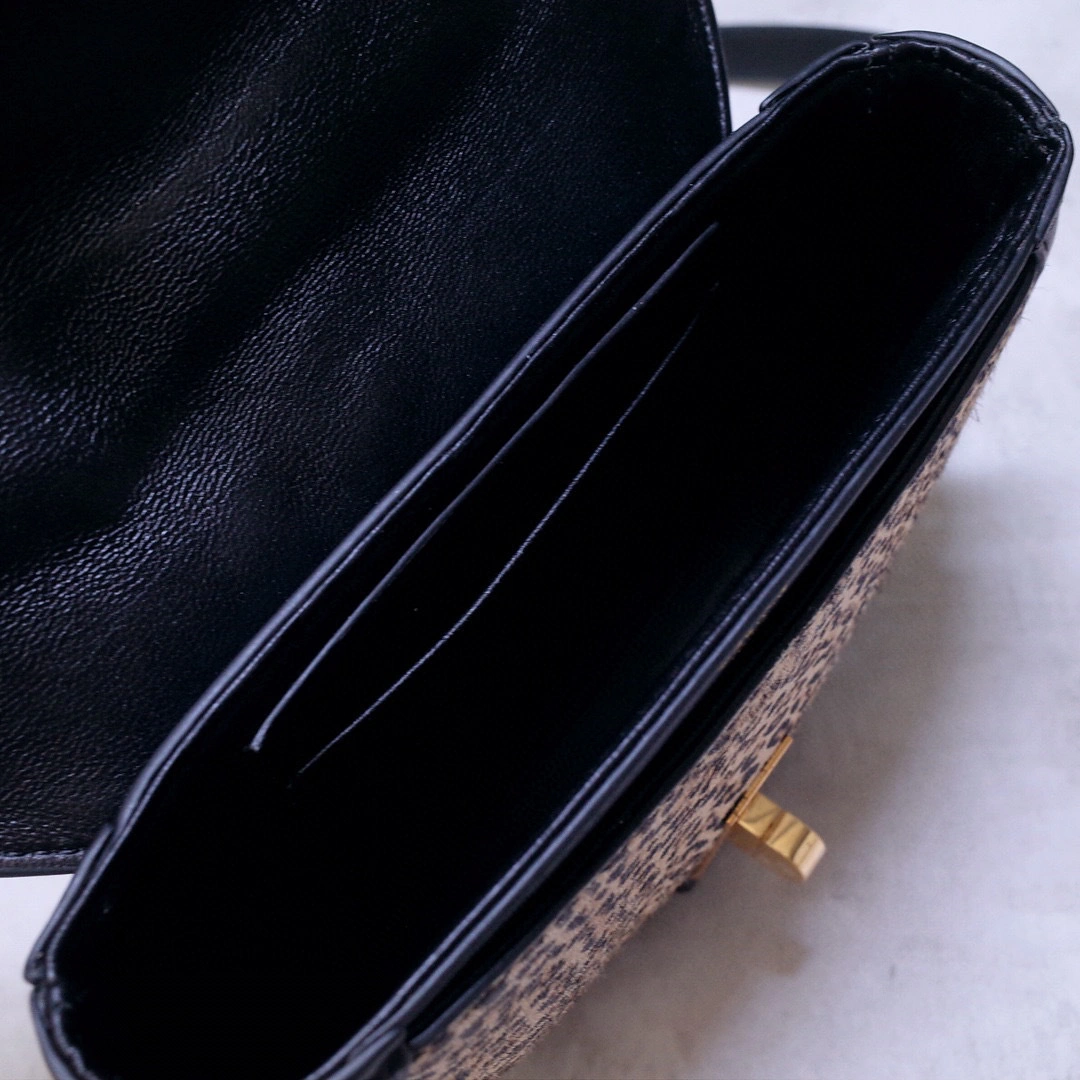 MOMO- high quality version 188013BGU-02VG BESACE 16 calfskin item：B-B008K0715C