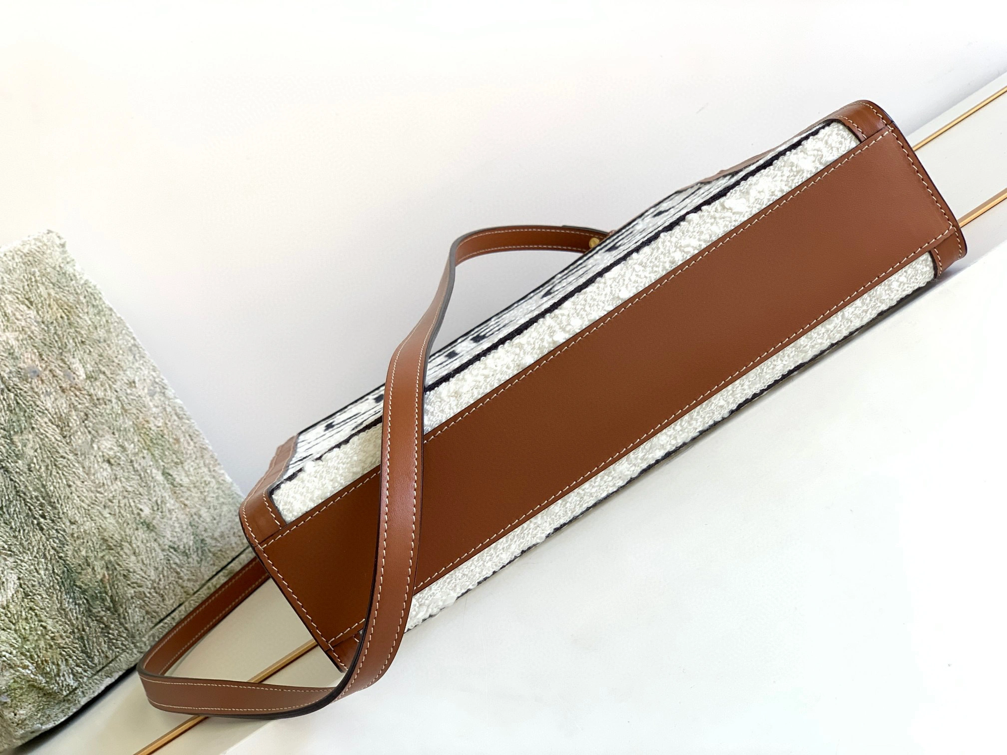 MOMO- high quality version 192082EFY-01WB 22s CABAS item：B-B000H0823C