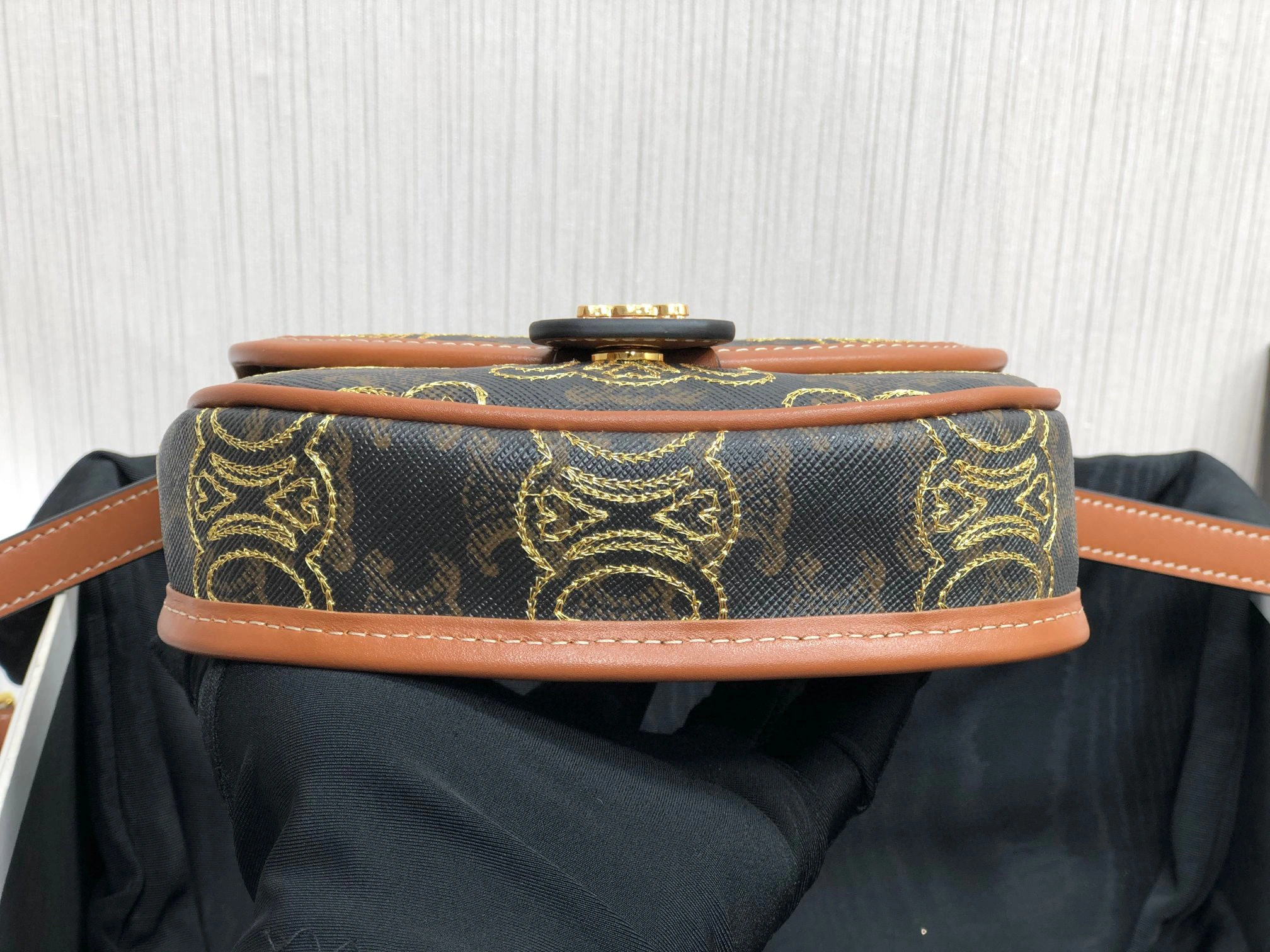MOMO- high quality version 196702ECK-04LU 520 BESACE item：B-B009J1922C