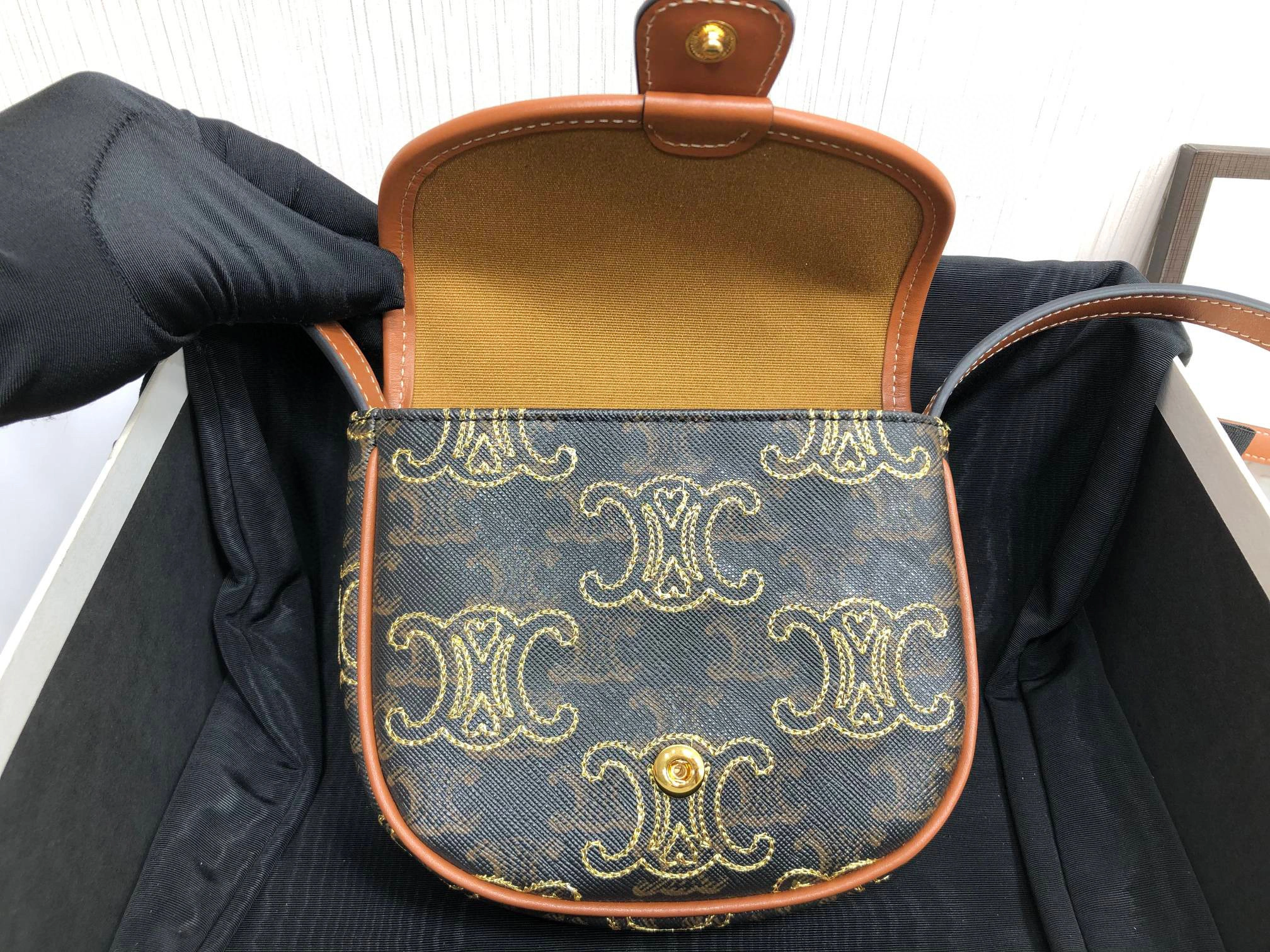MOMO- high quality version 196702ECK-04LU 520 BESACE item：B-B009J1922C