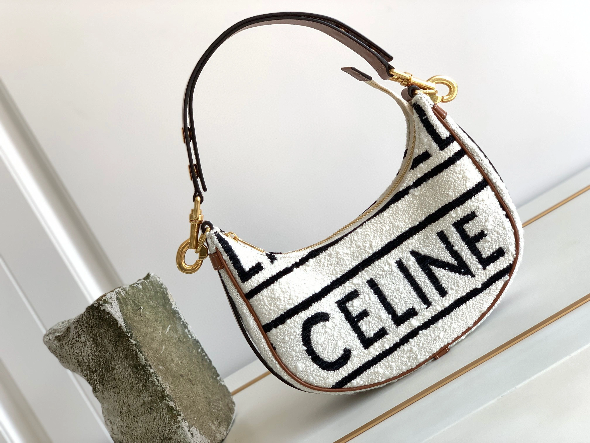 MOMO- high quality version 196922EFU-01WB 2022s AVA item：B-B000H0824C