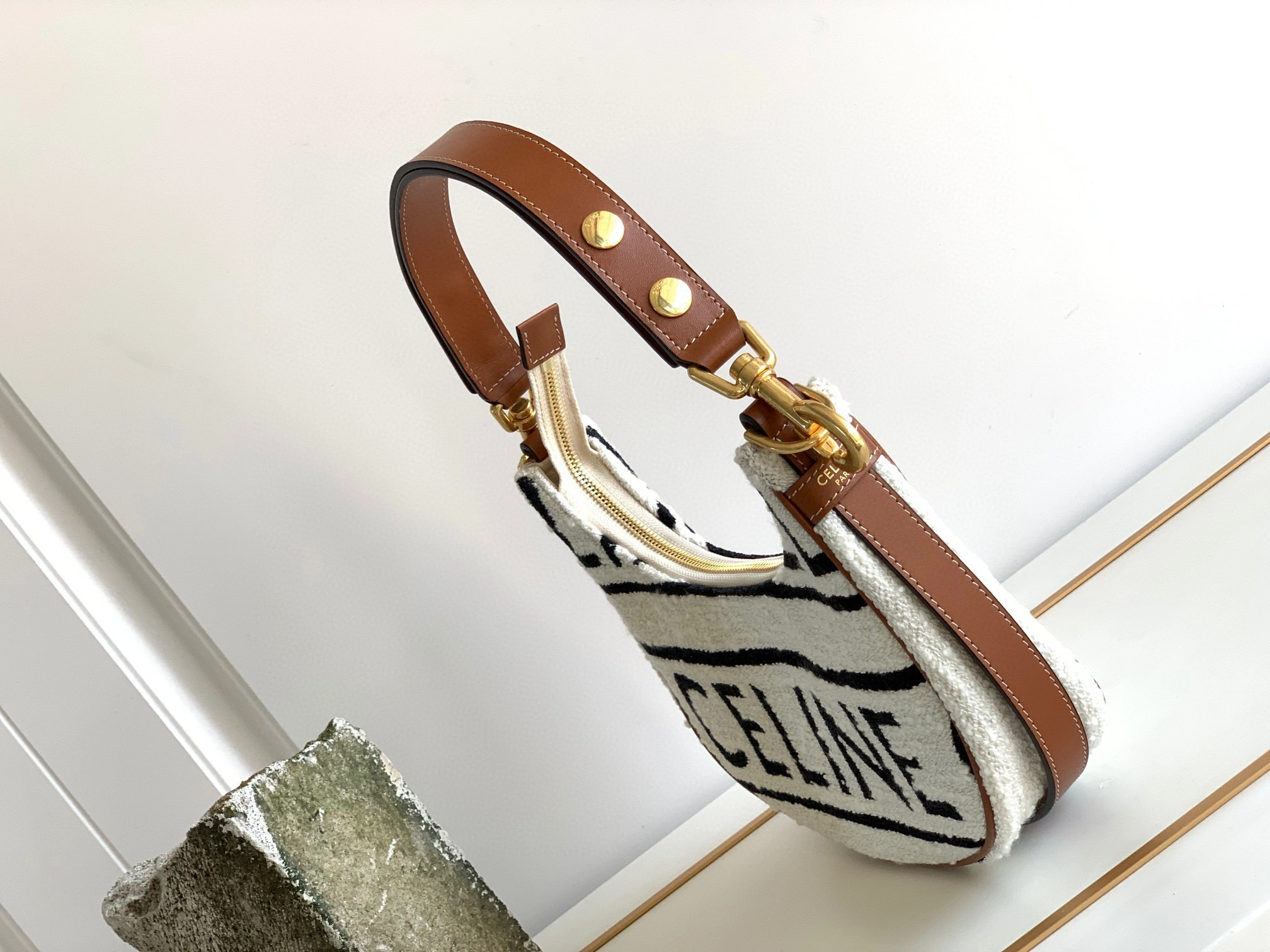 MOMO- high quality version 196922EFU-01WB 2022s AVA item：B-B000H0824C