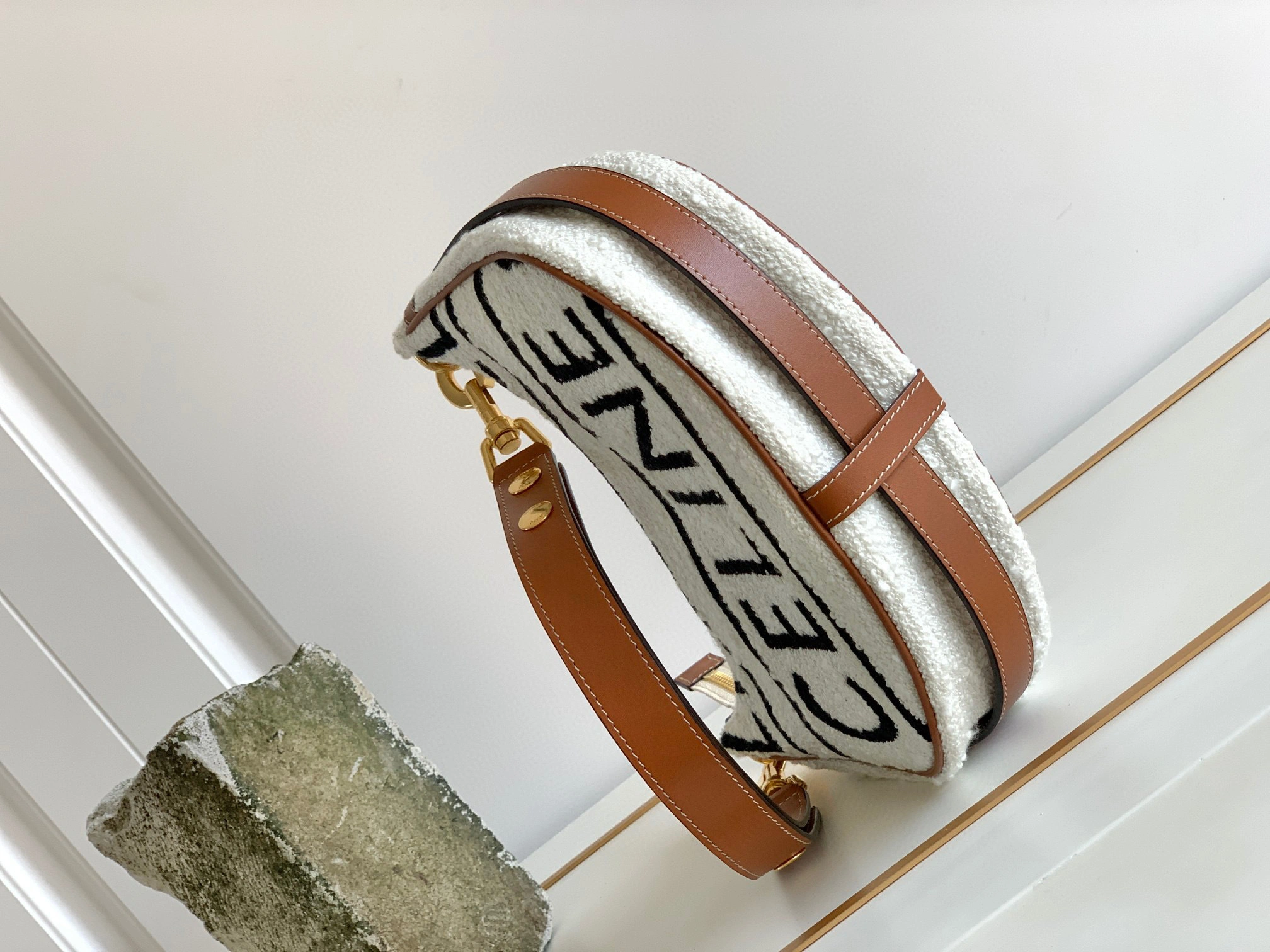 MOMO- high quality version 196922EFU-01WB 2022s AVA item：B-B000H0824C