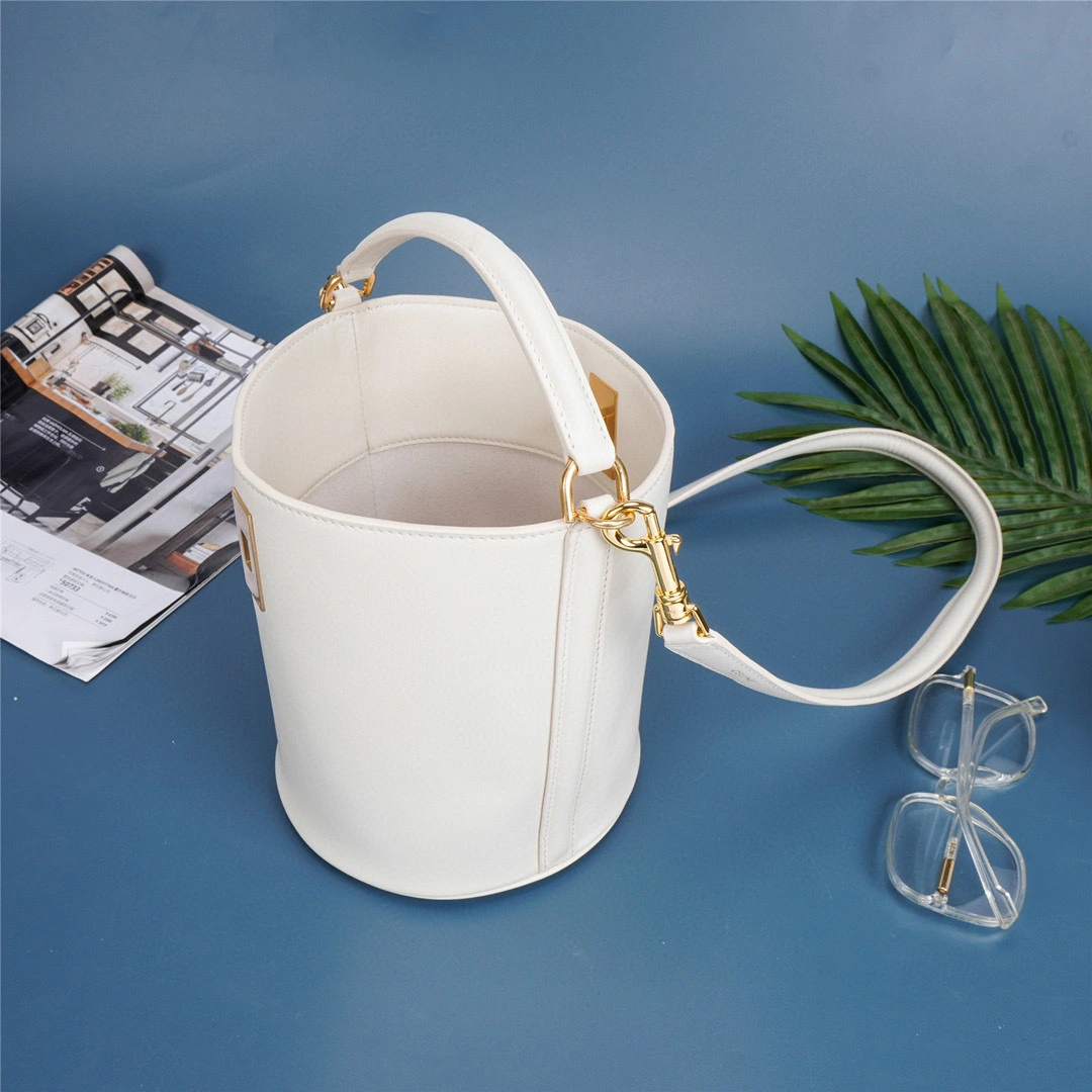 MOMO- high quality version 197573CR4-01RC TEEN BUCKET calfskin item：B-B000J2724C