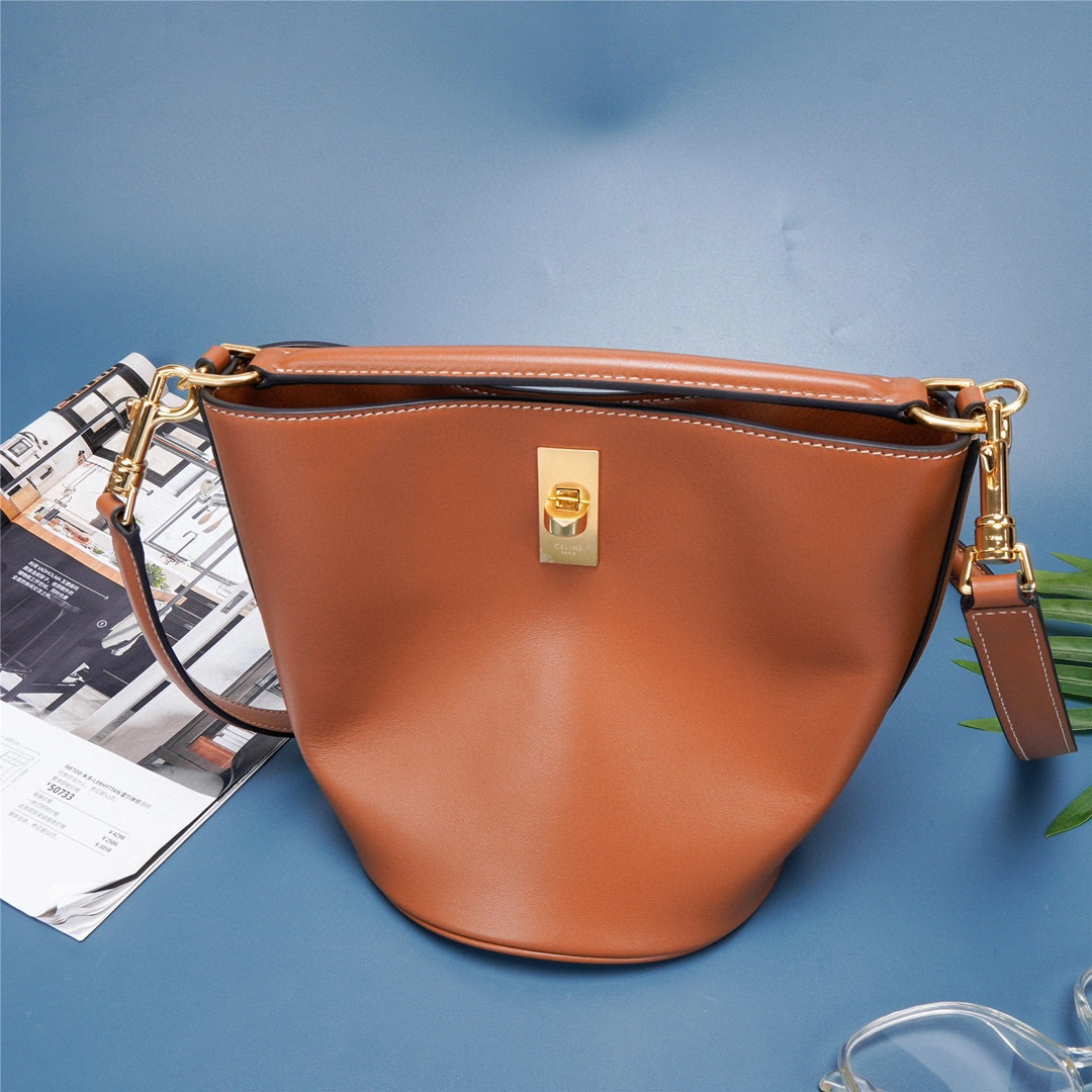 MOMO- high quality version 197573CR4-04LU TEEN BUCKET cowhide item：B-B000J2705C