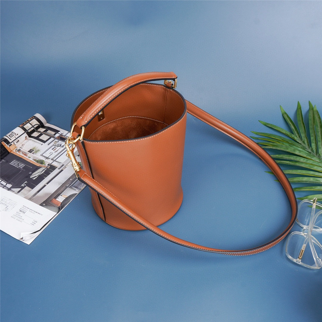 MOMO- high quality version 197573CR4-04LU TEEN BUCKET cowhide item：B-B000J2705C