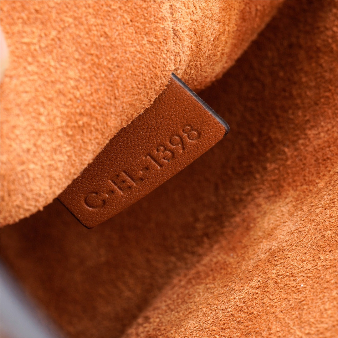 MOMO- high quality version 197573CR4-04LU TEEN BUCKET cowhide item：B-B000J2705C