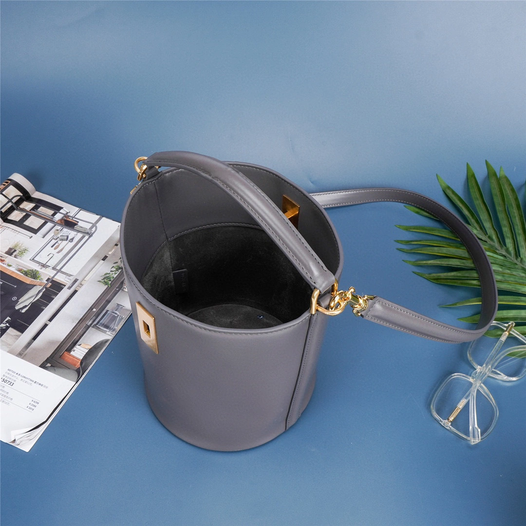 MOMO- high quality version 197573CR4-10AN TEEN BUCKET calfskin item：B-B000J2805C