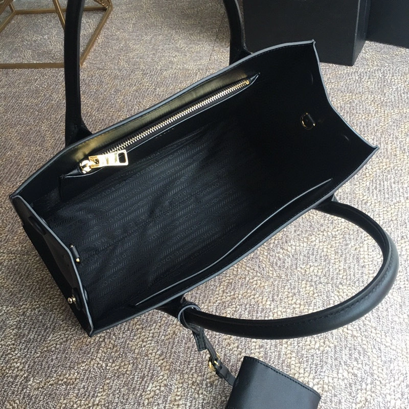 MOMO- high quality version 1BA155-2ERX-F0632-V-OOO cowhide item：C-B563A1020C