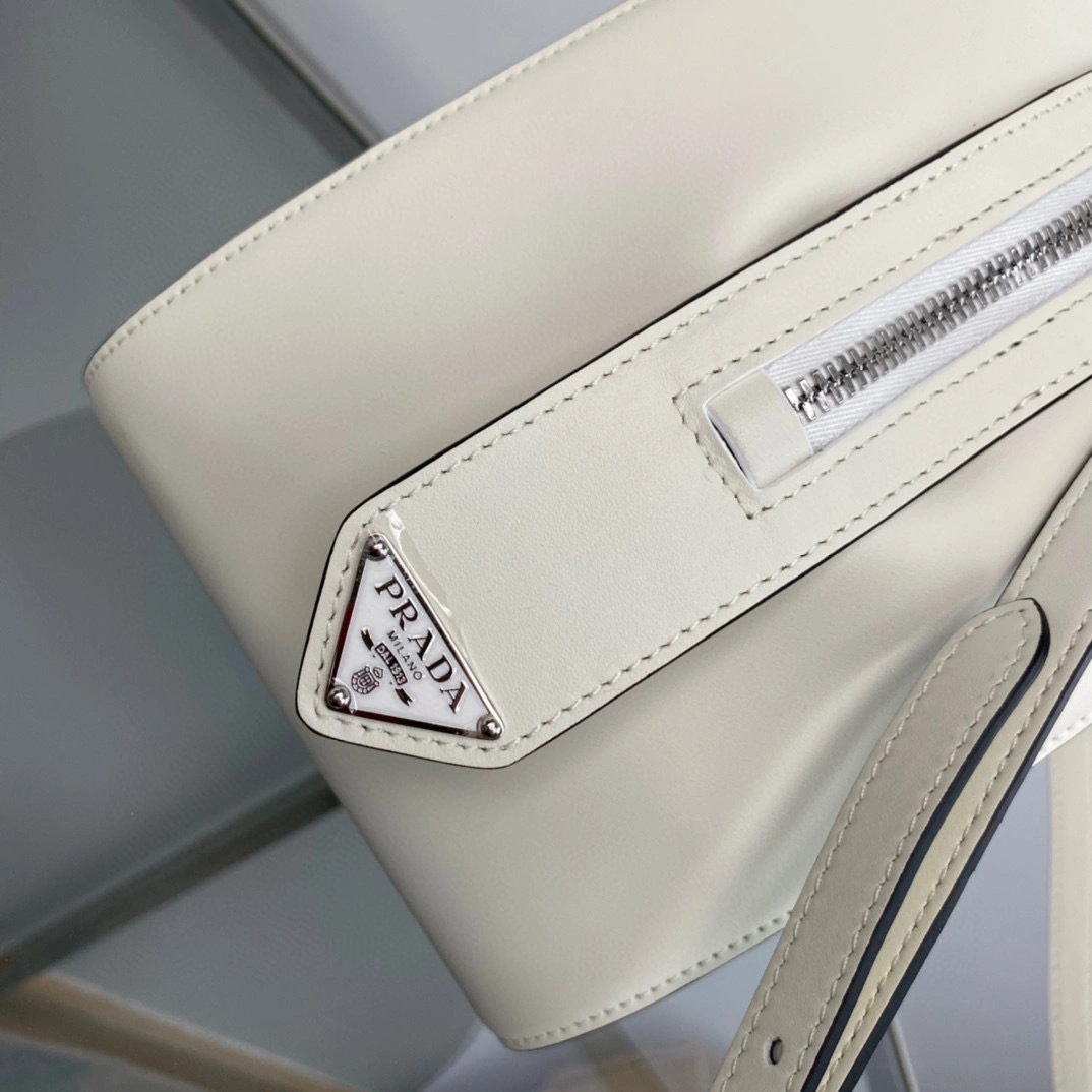 &MOMO- high quality version 1BA366_2DDJ_F0009_V_OOO calfskin item：B-B063J2110C