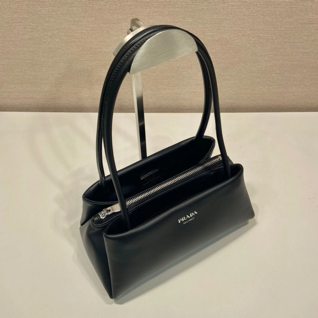 MOMO- high quality version 1BA368_2DDJ_F0002_V_OOO calfskin item：B-B000H0822C