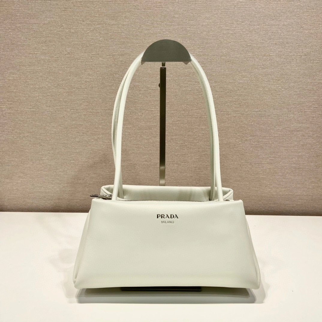 MOMO- high quality version 1BA368_2DDJ_F0009_V_OOO calfskin item：B-B000H0821C