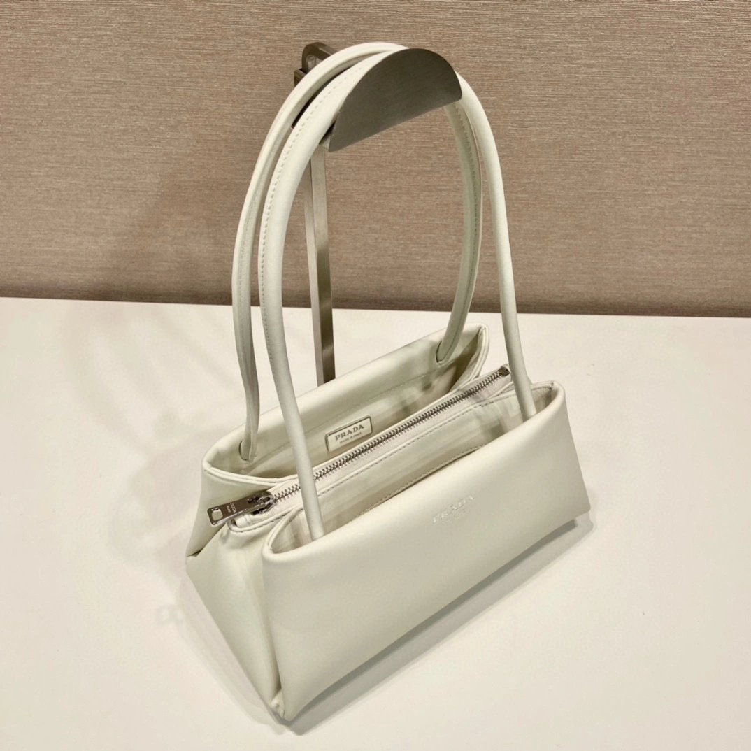 MOMO- high quality version 1BA368_2DDJ_F0009_V_OOO calfskin item：B-B000H0821C
