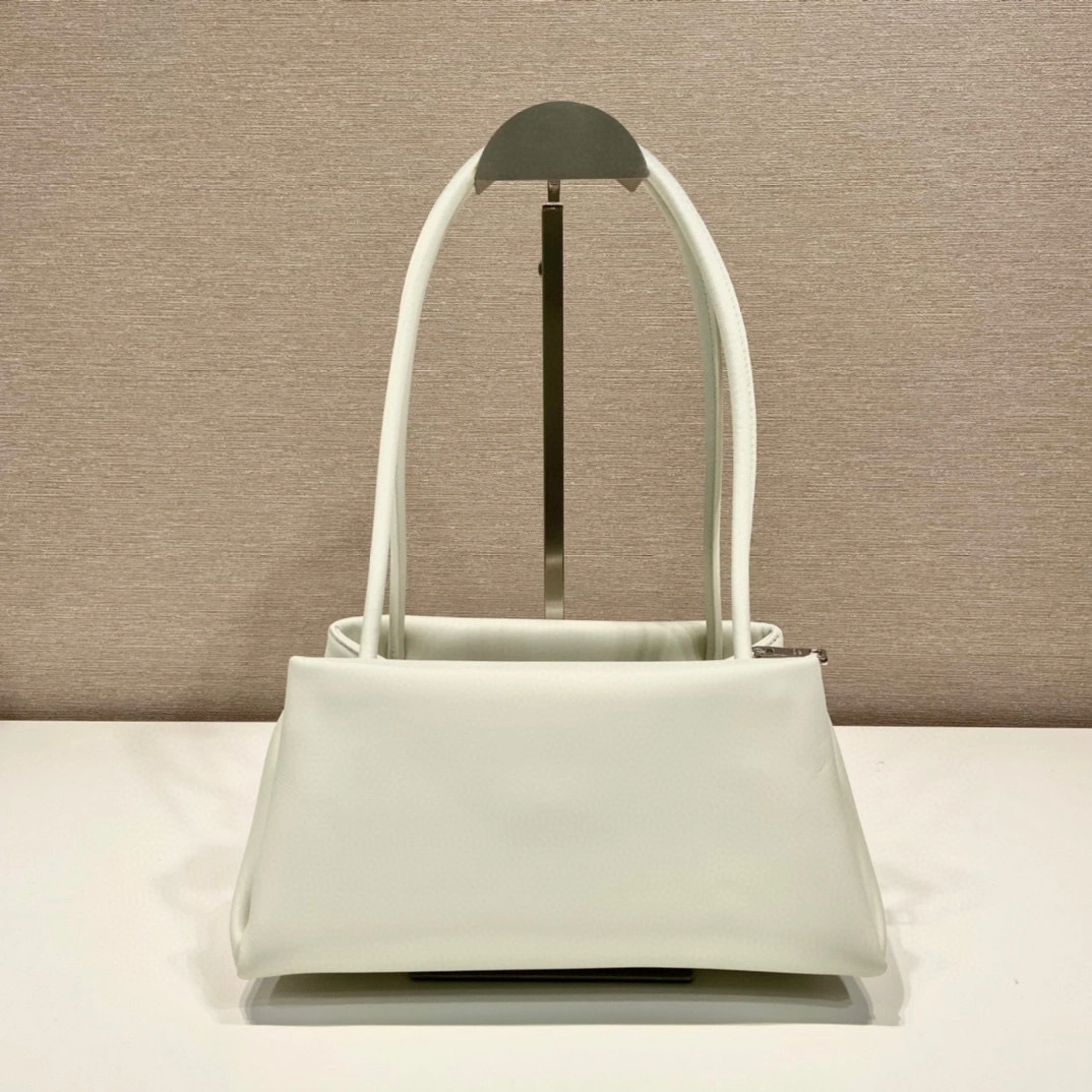 MOMO- high quality version 1BA368_2DDJ_F0009_V_OOO calfskin item：B-B000H0821C