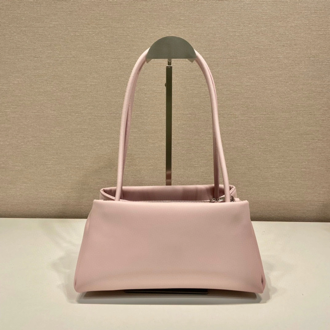 MOMO- high quality version 1BA368_2DDJ_F0E18_V_OOO calfskin item：B-B000H0820C
