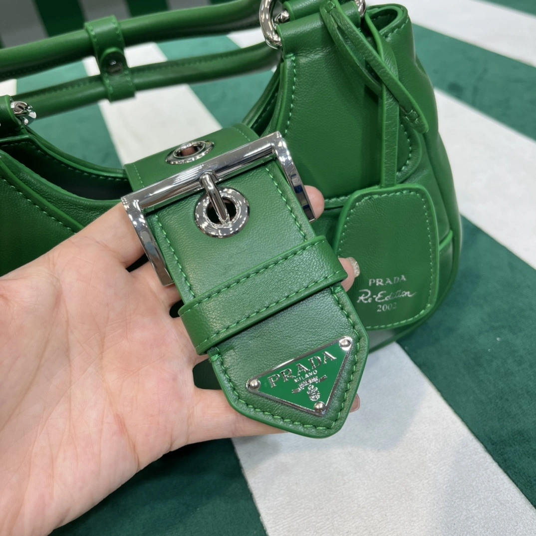 MOMO- high quality version 1BA381_2DYI_F0458_V_OOM Moon Bag item：C-B000D0419C