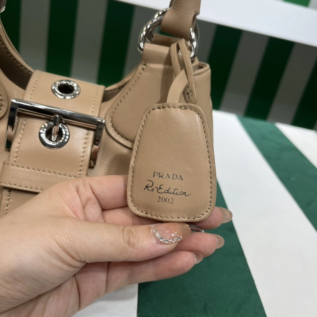 MOMO- high quality version 1BA381_2DYI_F098L_V_OOM Moon Bag item：C-B000D0415C