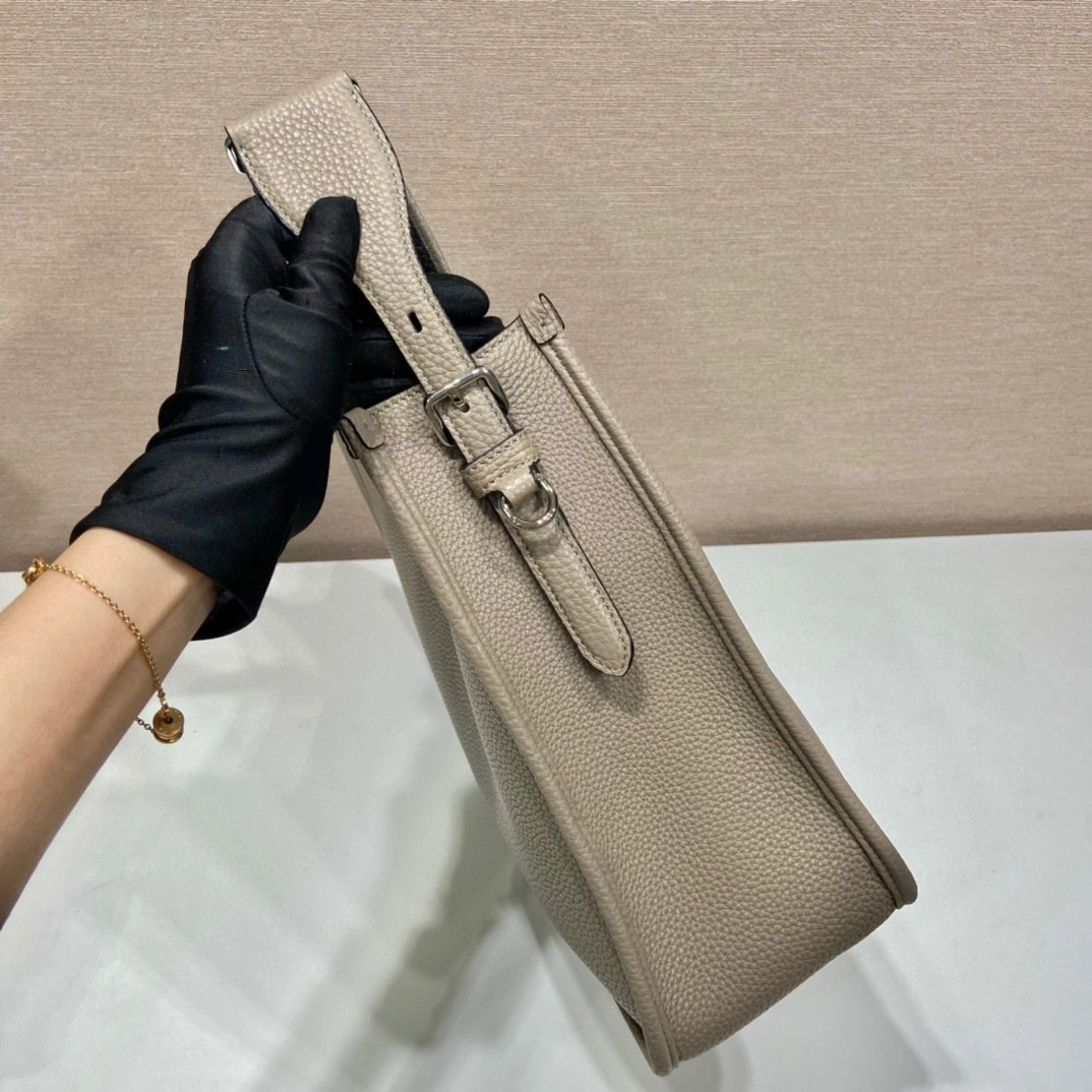 MOMO- high quality version 1BC073_2DKV_F0572_V_3OO tote item：B-B050L3017C