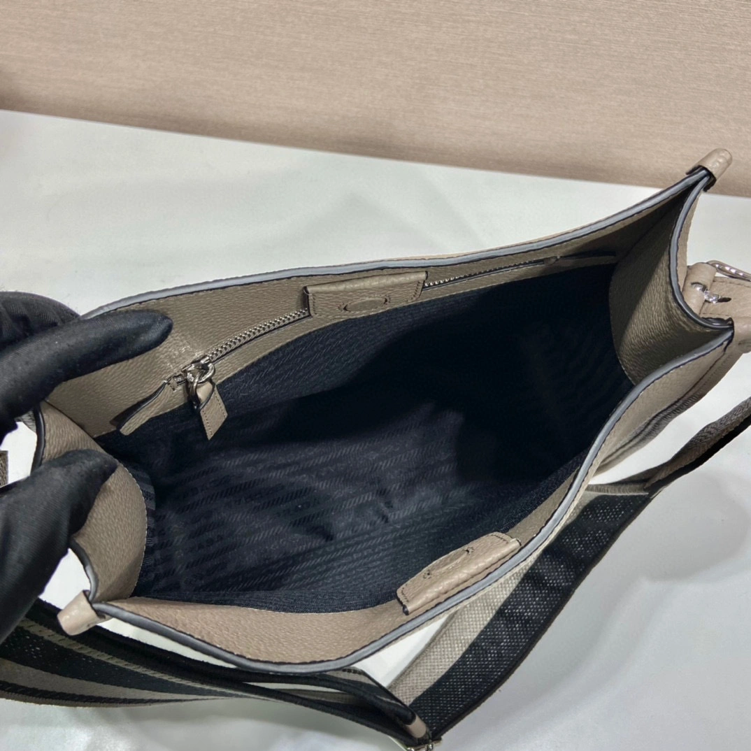 MOMO- high quality version 1BC073_2DKV_F0572_V_3OO tote item：B-B050L3017C