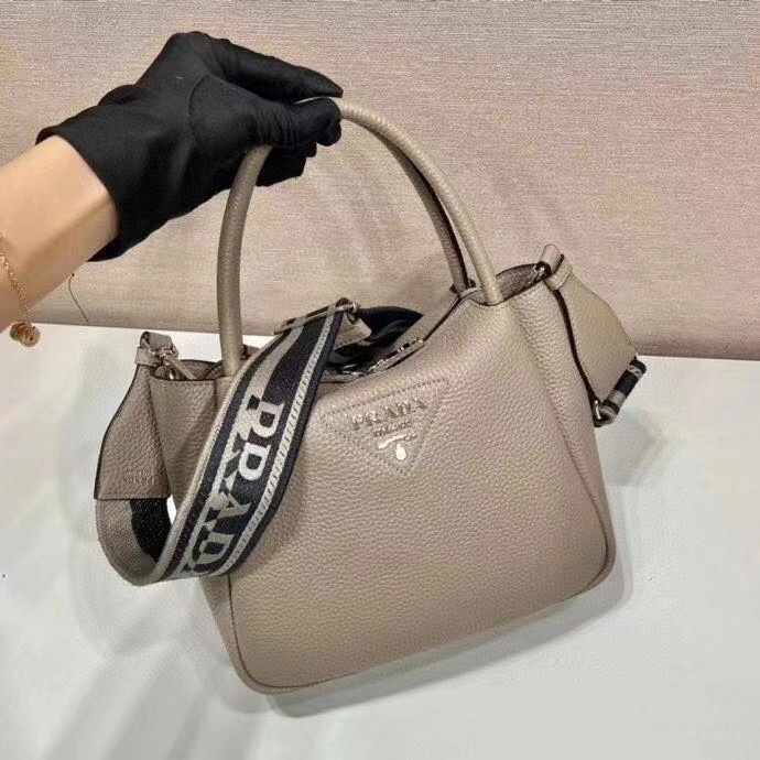 MOMO- high quality version 1BC145_2DKV_F0572_V_3OO cowhide item：B-B164K0918C