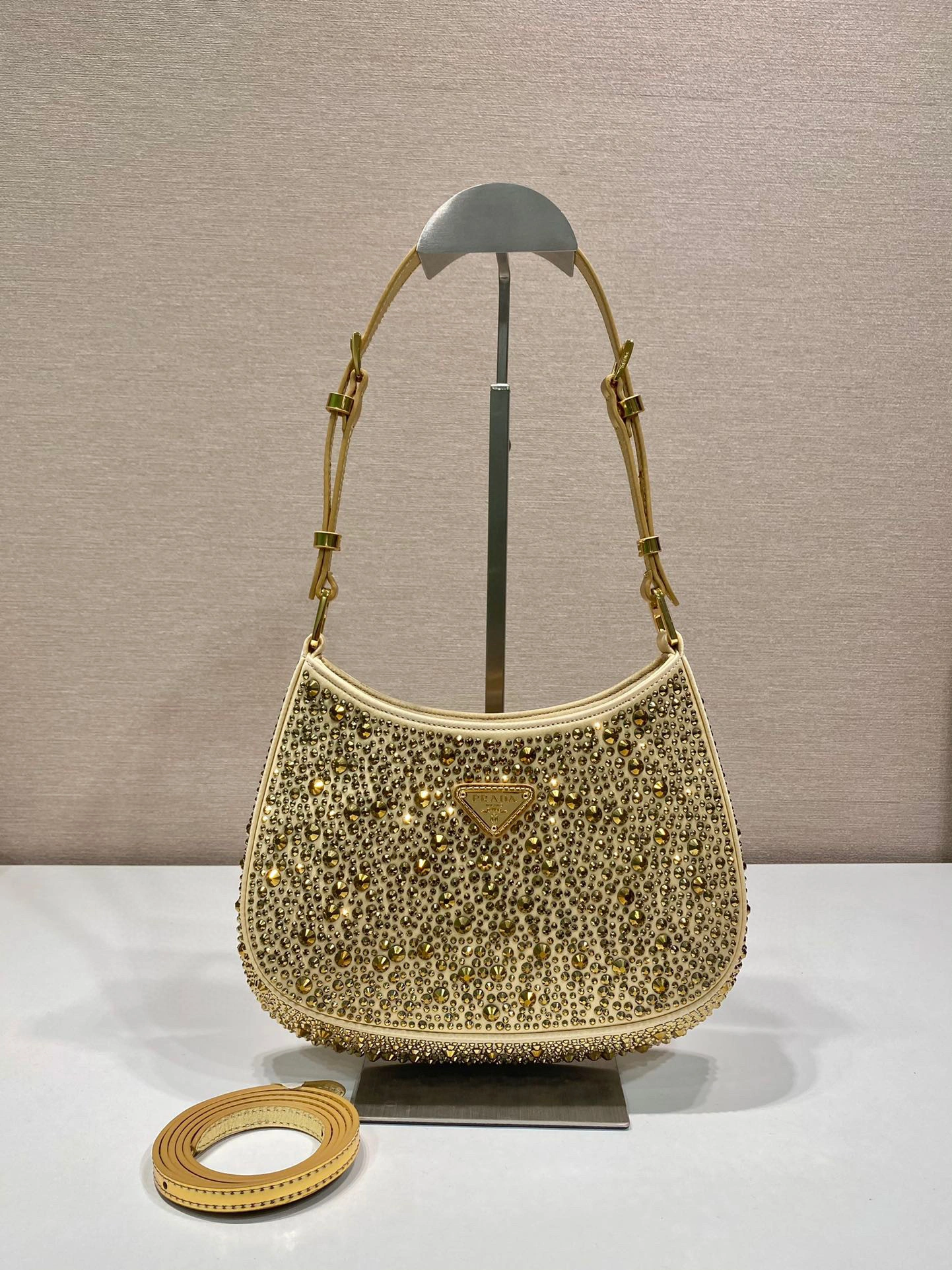 MOMO- high quality version 1BC169_2AWL_F0522_V_HOO item：C-B563A1321C