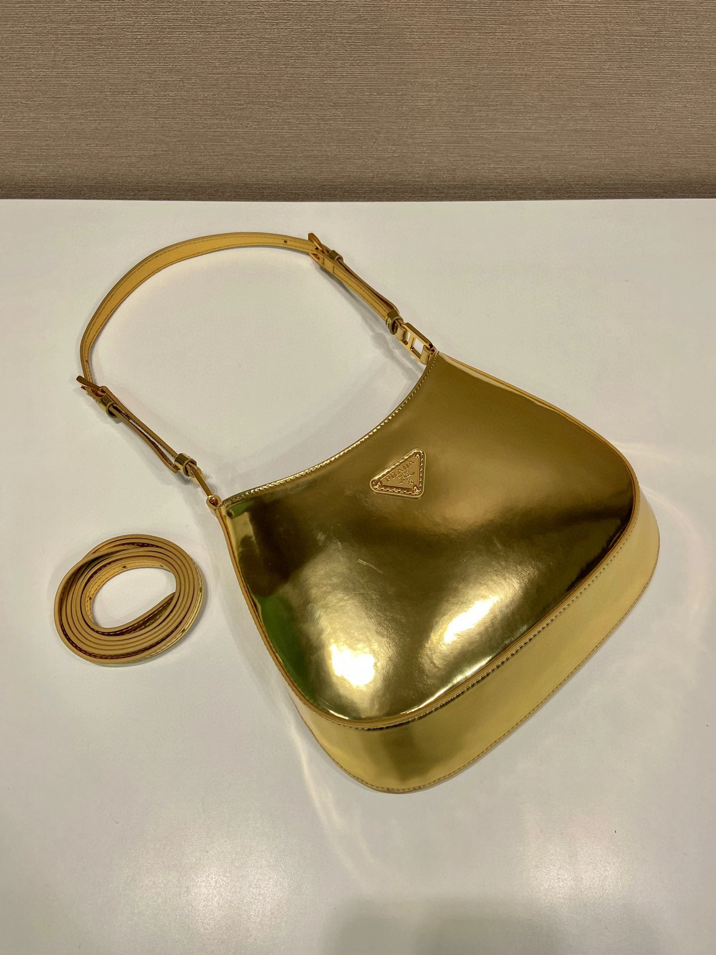 MOMO- high quality version 1BC169_ZO6_F03CU_V_HOO cowhide item：C-B009A1122C