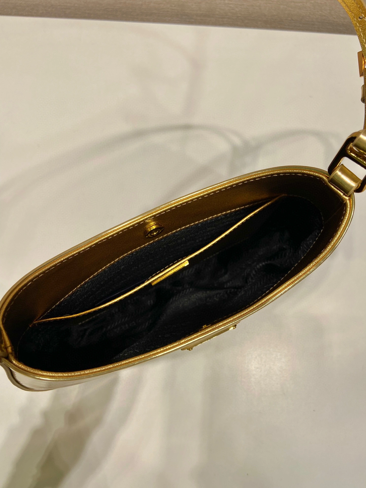 MOMO- high quality version 1BC169_ZO6_F03CU_V_HOO cowhide item：C-B009A1122C