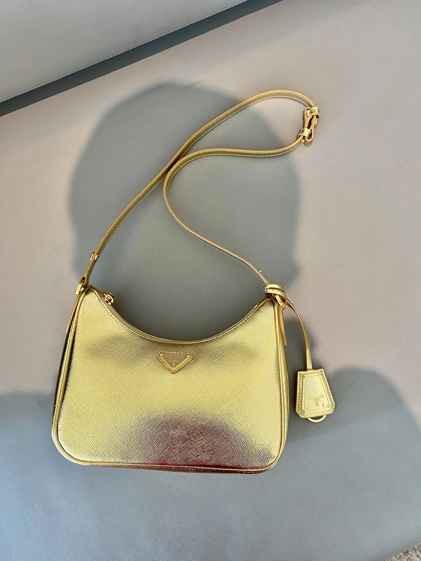 &MOMO- high quality version 1BC204_NZV_F0522_V_JOU cowhide item：C-B563A1319C