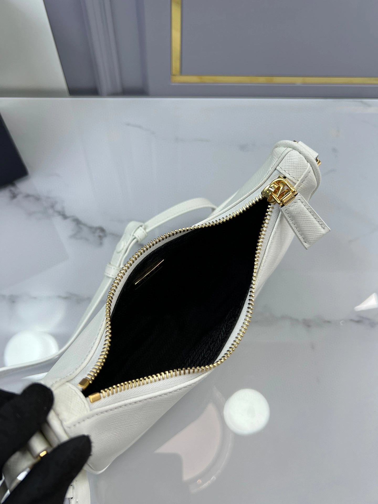 MOMO- high quality version 1BC204_NZV_F097W_V_JOO cowhide item：B-B000K0708C