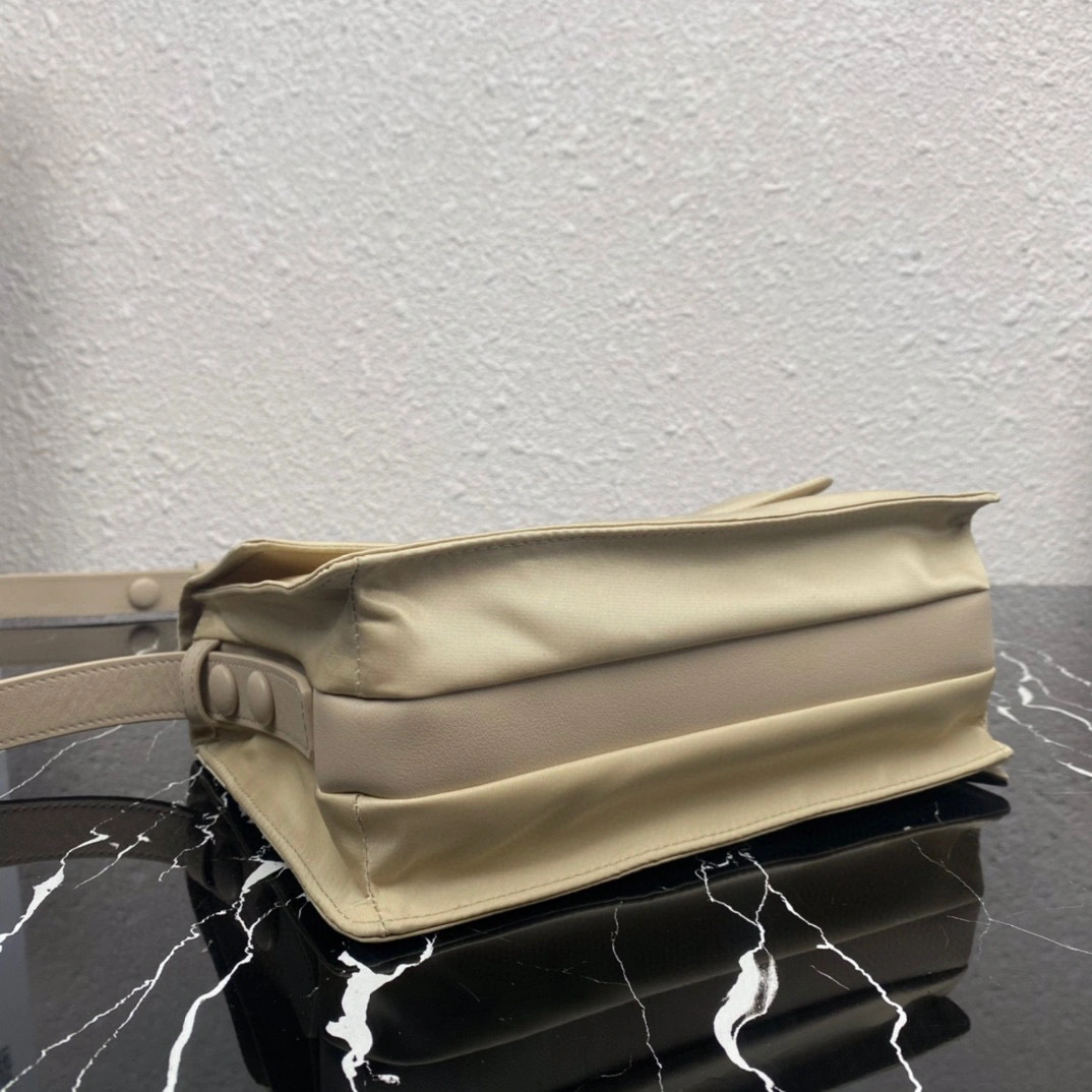 MOMO- high quality version 1BD313-RDLN-F0F24 nylon item：B-B000L0609C