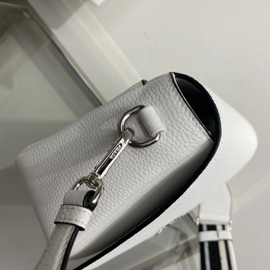 MOMO- high quality version 1BD314-2DKV-F0009-V-3OO cowhide item：C-B563C2413C