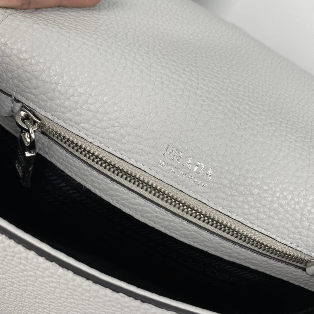 MOMO- high quality version 1BD314_V3OO_2DKVF cowhide item：C-B563C2409C