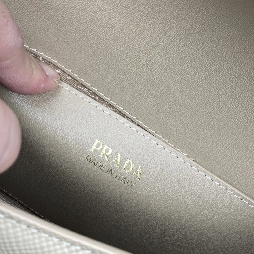 MOMO- high quality version 1BD317_2ERX_F0036_V_3O3 Saffiano item：C-B563C2414C