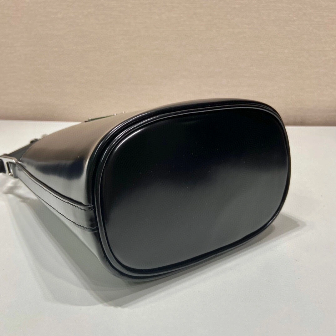 MOMO- high quality version 1BE059_VHOO_ZO6F0_002 calfskin item：B-B164I2202C