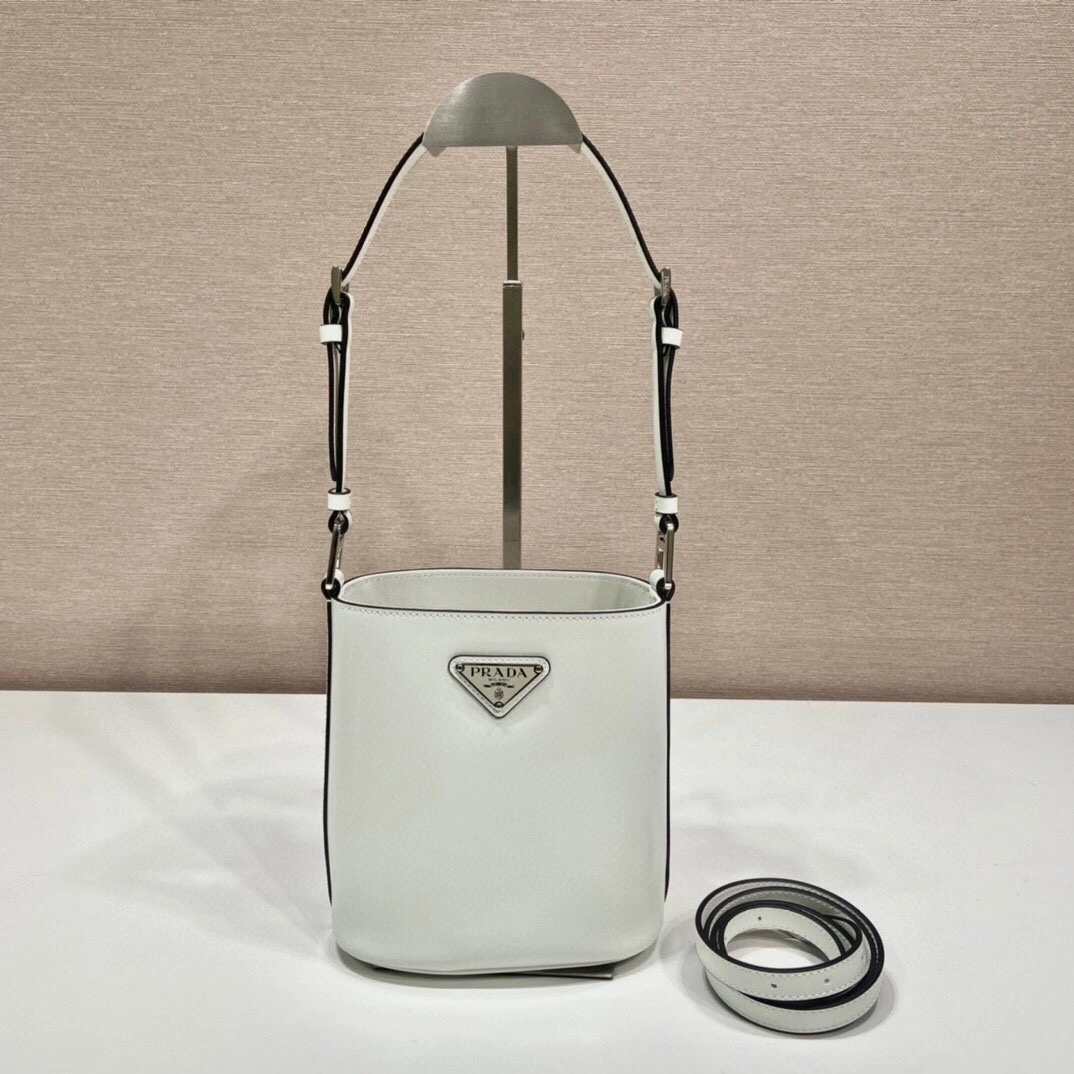 MOMO- high quality version 1BE059_VHO_OZO6F_0_G3Z calfskin item：B-B164I2201C