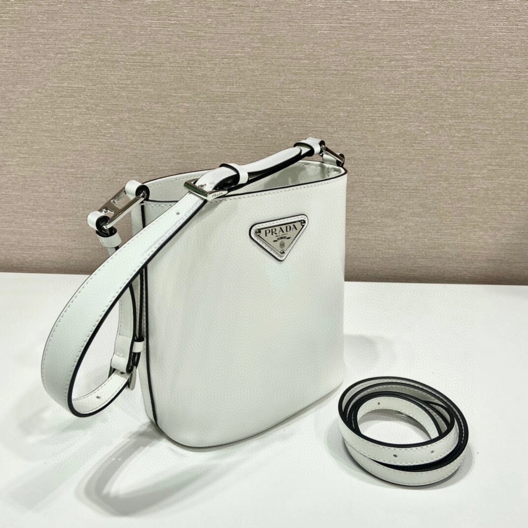 MOMO- high quality version 1BE059_VHO_OZO6F_0_G3Z calfskin item：B-B164I2201C