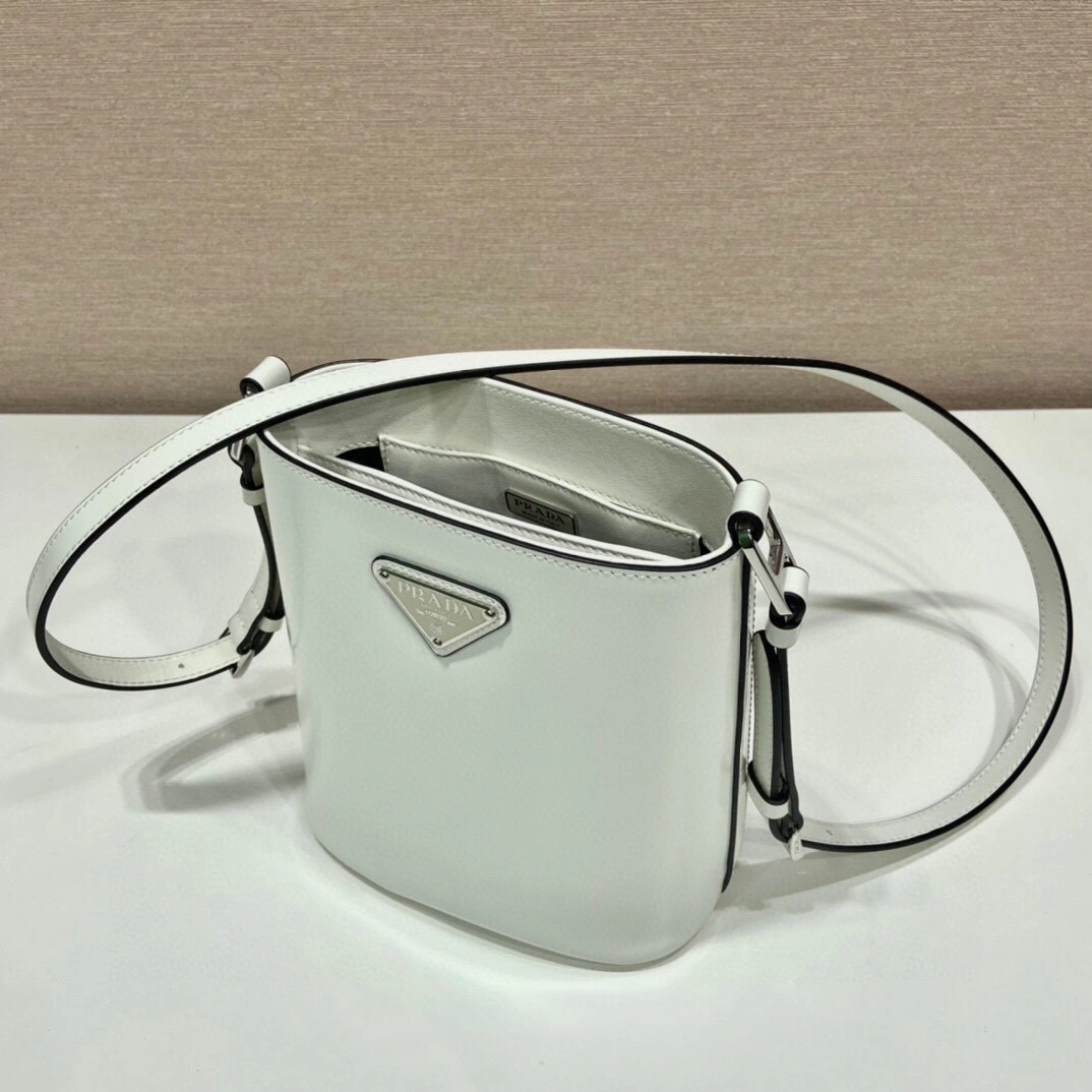 MOMO- high quality version 1BE059_VHO_OZO6F_0_G3Z calfskin item：B-B164I2201C