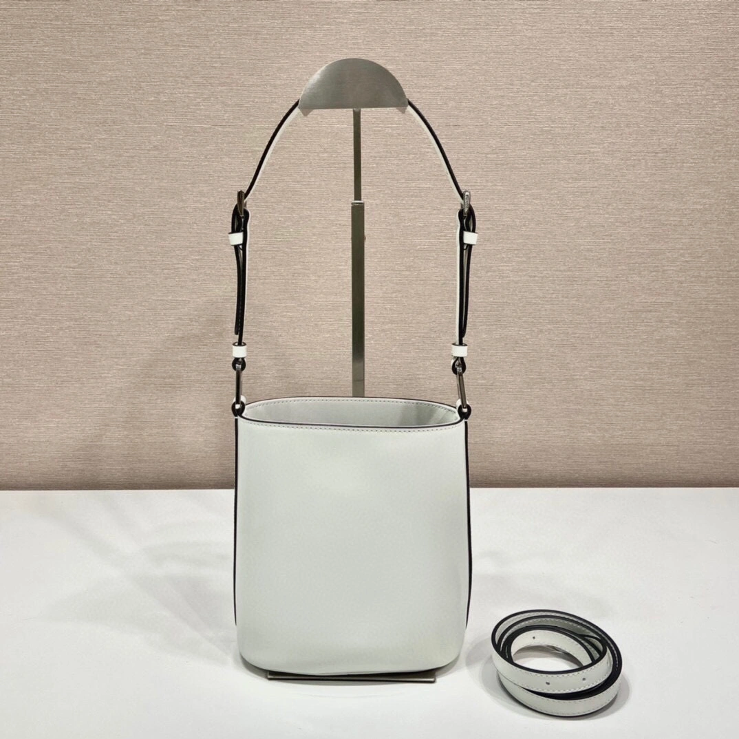 MOMO- high quality version 1BE059_VHO_OZO6F_0_G3Z calfskin item：B-B164I2201C