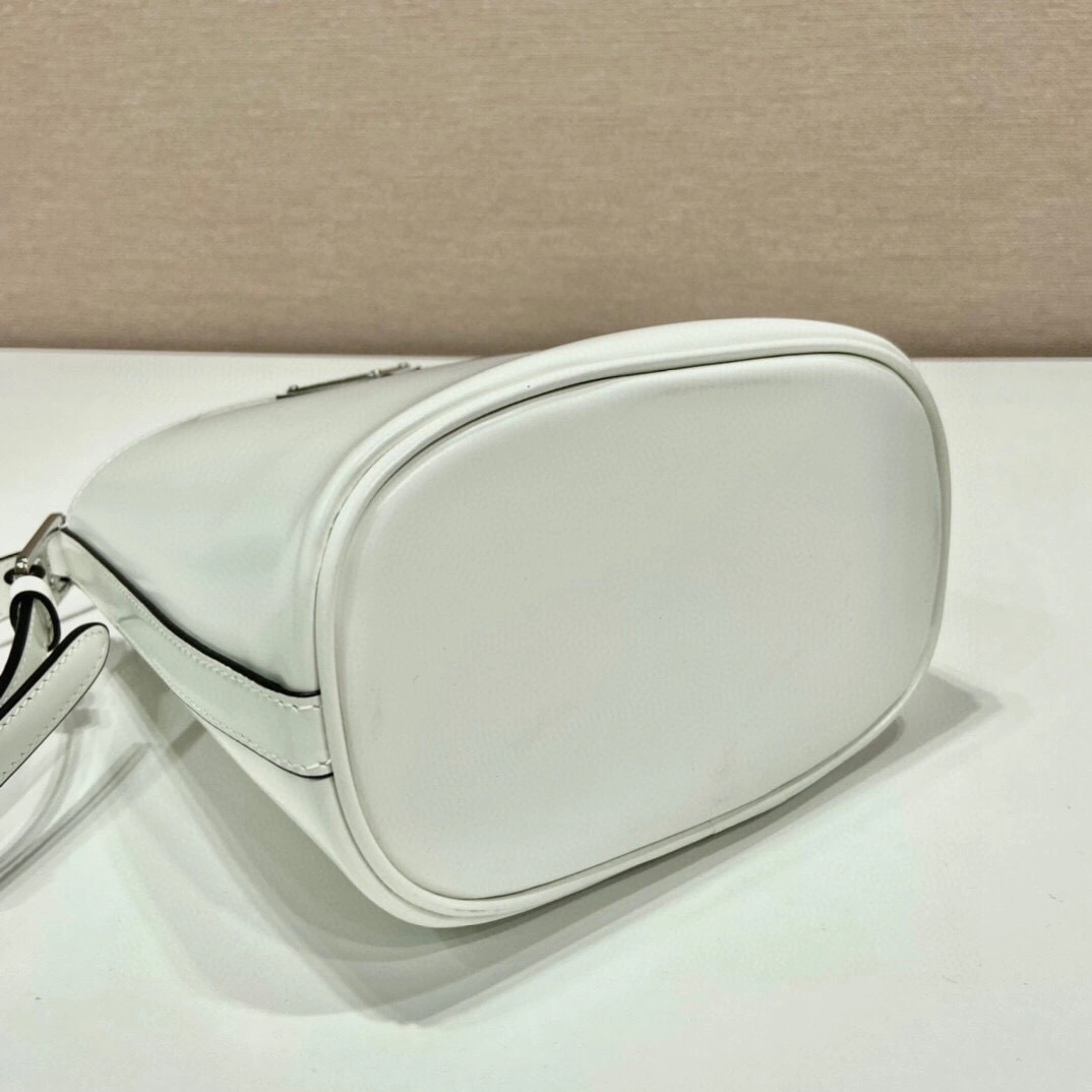 MOMO- high quality version 1BE059_VHO_OZO6F_0_G3Z calfskin item：B-B164I2201C
