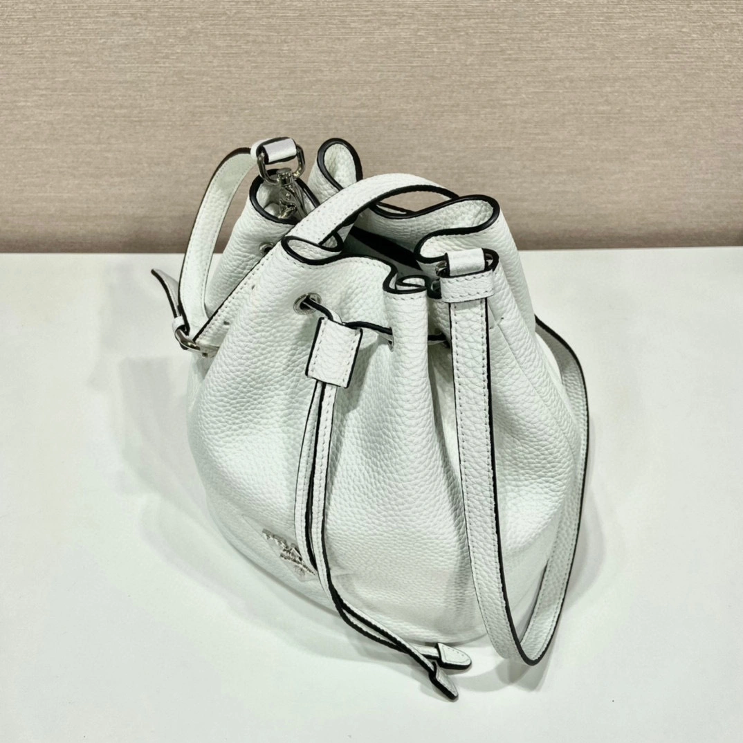 MOMO- high quality version 1BE060_2DKV_F0009_V_3OO cowhide item：B-B050L3019C