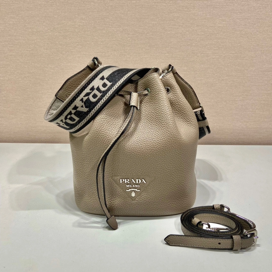 MOMO- high quality version 1BE060_2DKV_F02YP_V_3OO cowhide item：B-B050L3021C