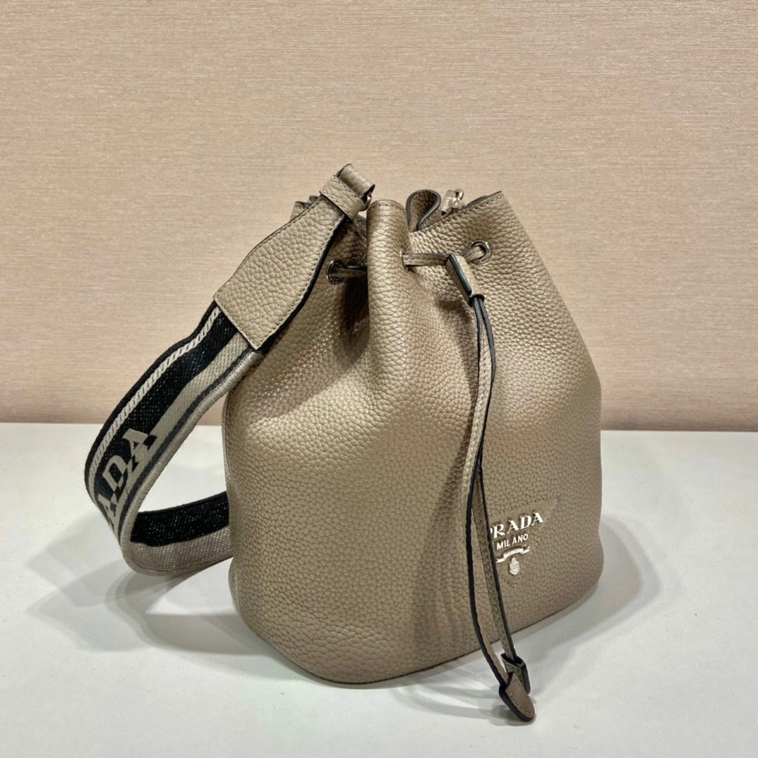 MOMO- high quality version 1BE060_2DKV_F02YP_V_3OO cowhide item：B-B050L3021C