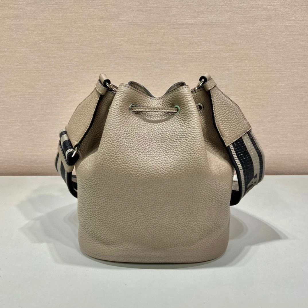 MOMO- high quality version 1BE060_2DKV_F02YP_V_3OO cowhide item：B-B050L3021C