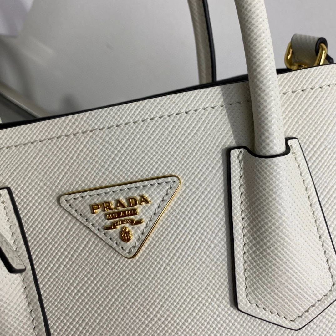 MOMO- high quality version 1BG443_2A4A_F0G3Z_V_XOO 2022 cowhide item：B-B063I2204C
