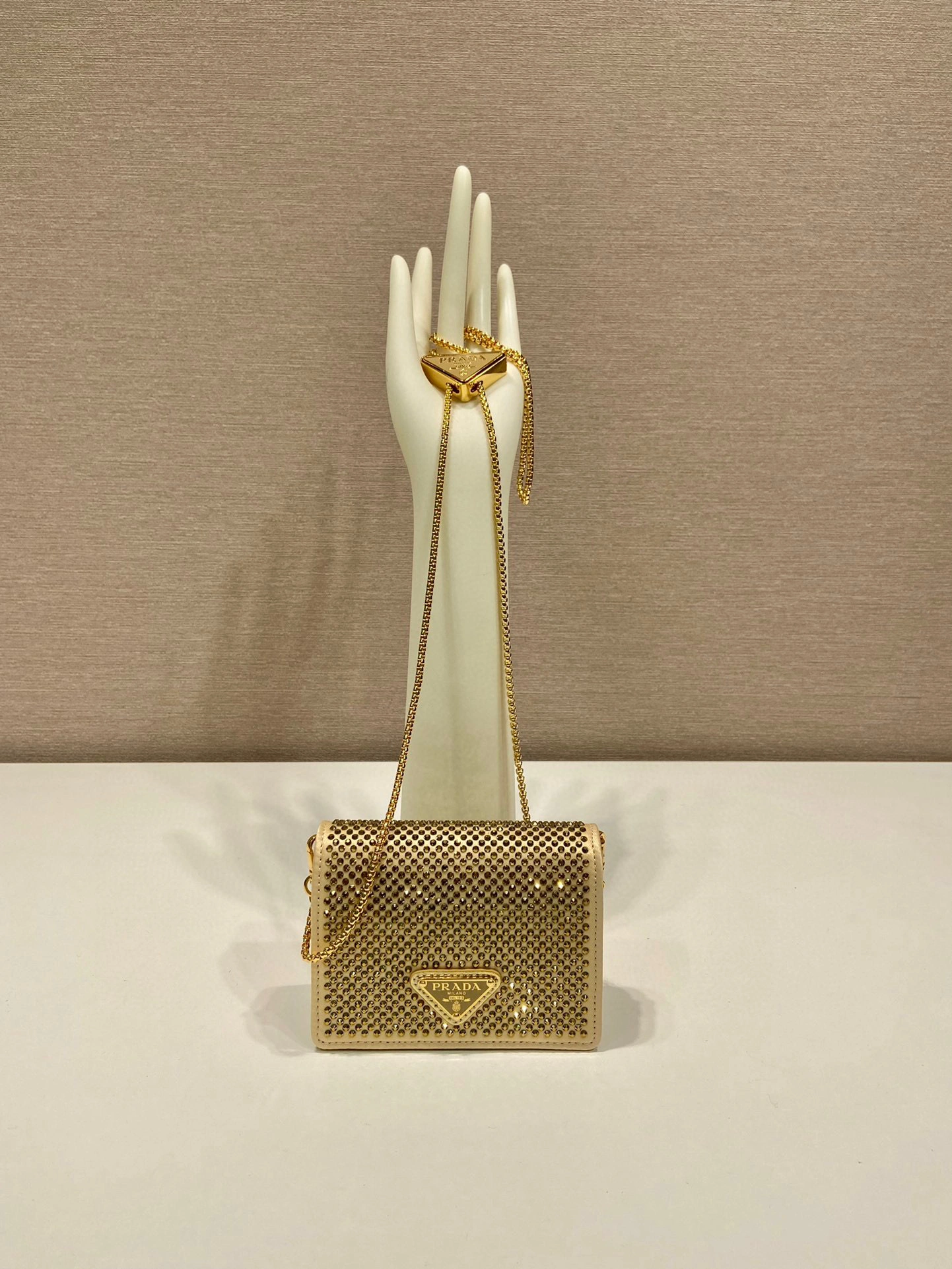 MOMO- high quality version 1MR024_2AWL_F0522 item：C-B563A1317C